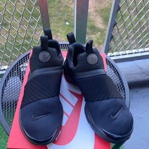 NIKE PRESTOS (5 youth)